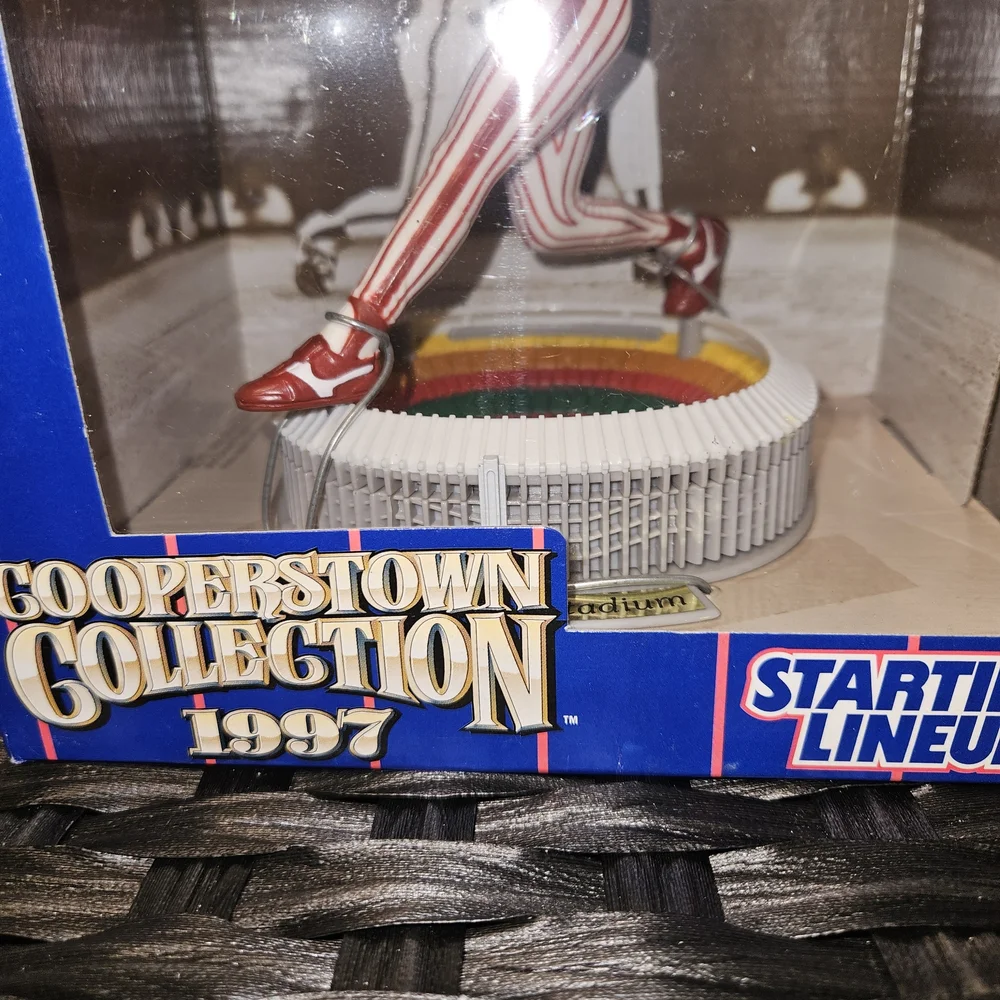 1995 Starting Lineup Action Figure Mike Schmidt Baseball Figure